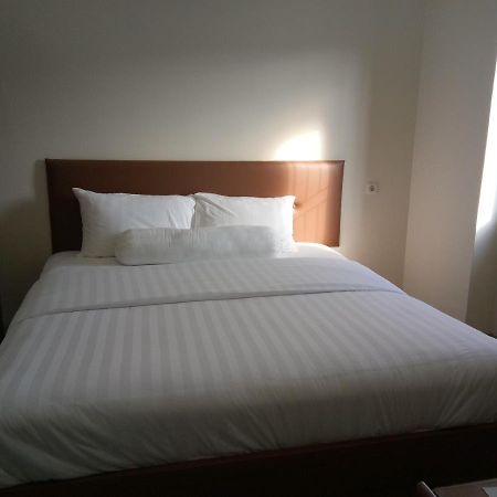 Clean & Comfort Homestay Амбон Екстериор снимка