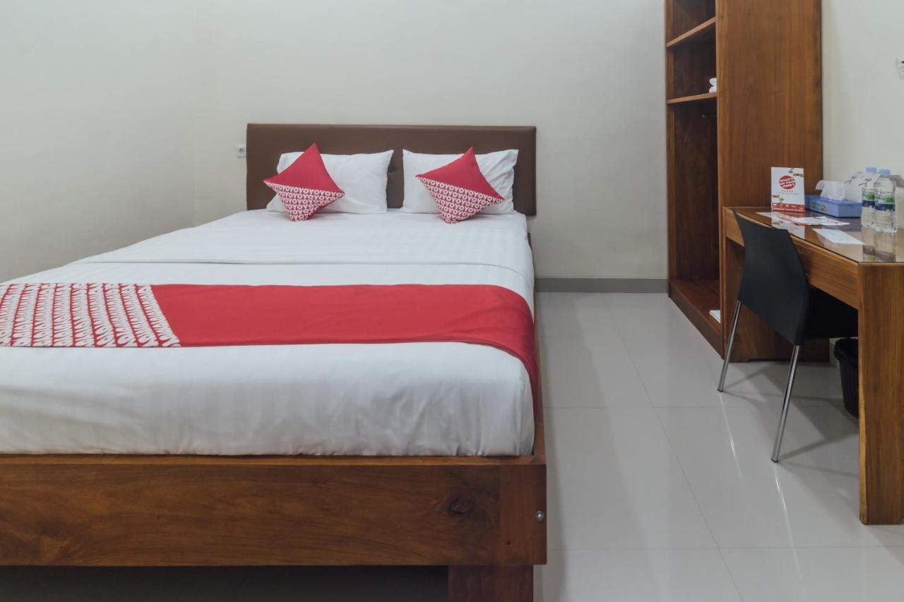 Clean & Comfort Homestay Амбон Екстериор снимка