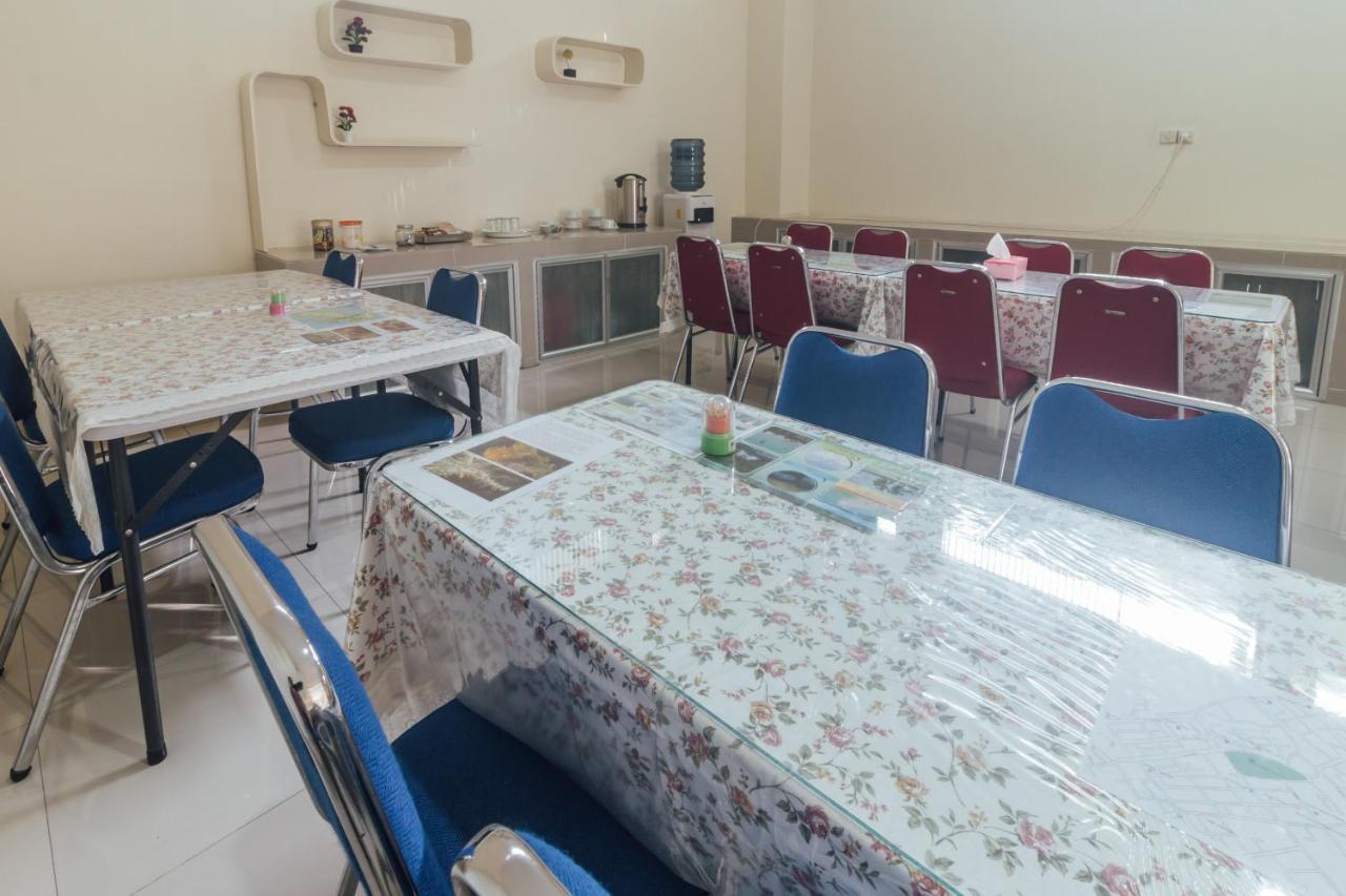 Clean & Comfort Homestay Амбон Екстериор снимка