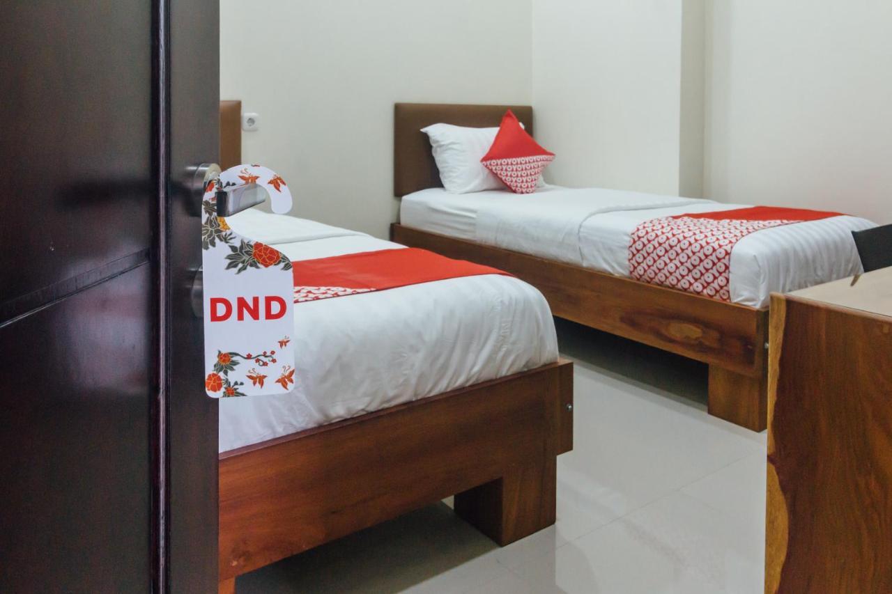 Clean & Comfort Homestay Амбон Екстериор снимка