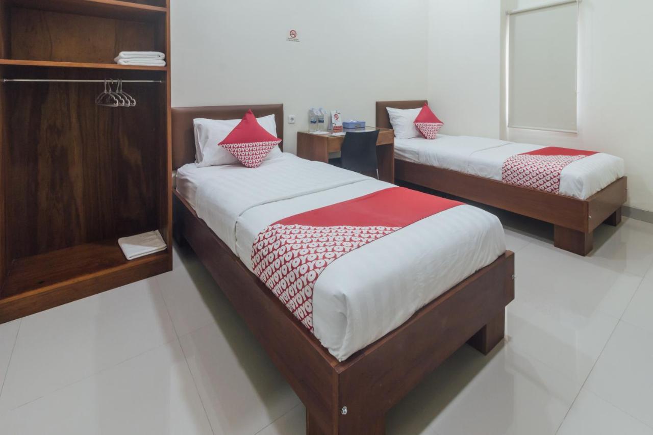 Clean & Comfort Homestay Амбон Екстериор снимка
