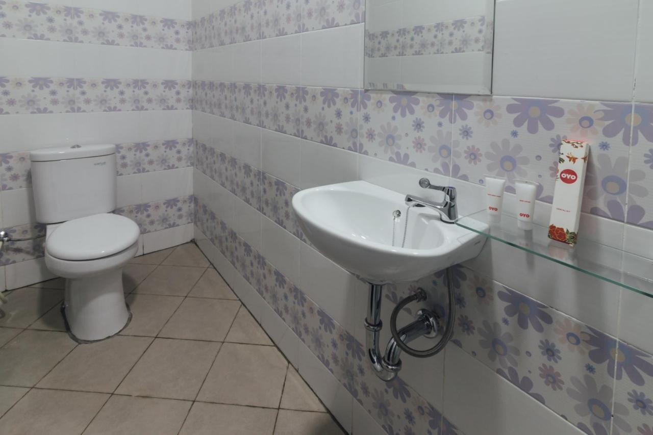 Clean & Comfort Homestay Амбон Екстериор снимка
