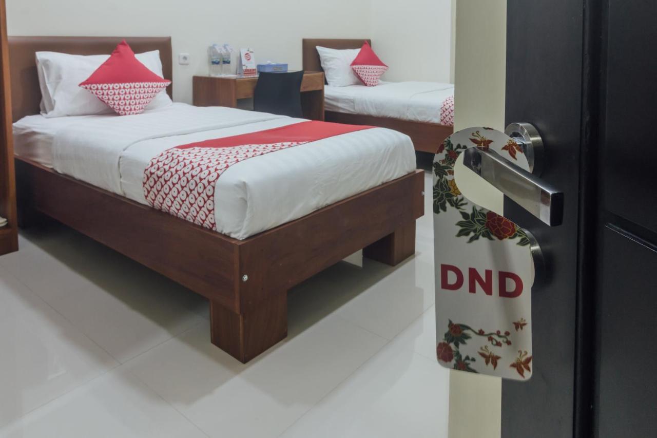 Clean & Comfort Homestay Амбон Екстериор снимка
