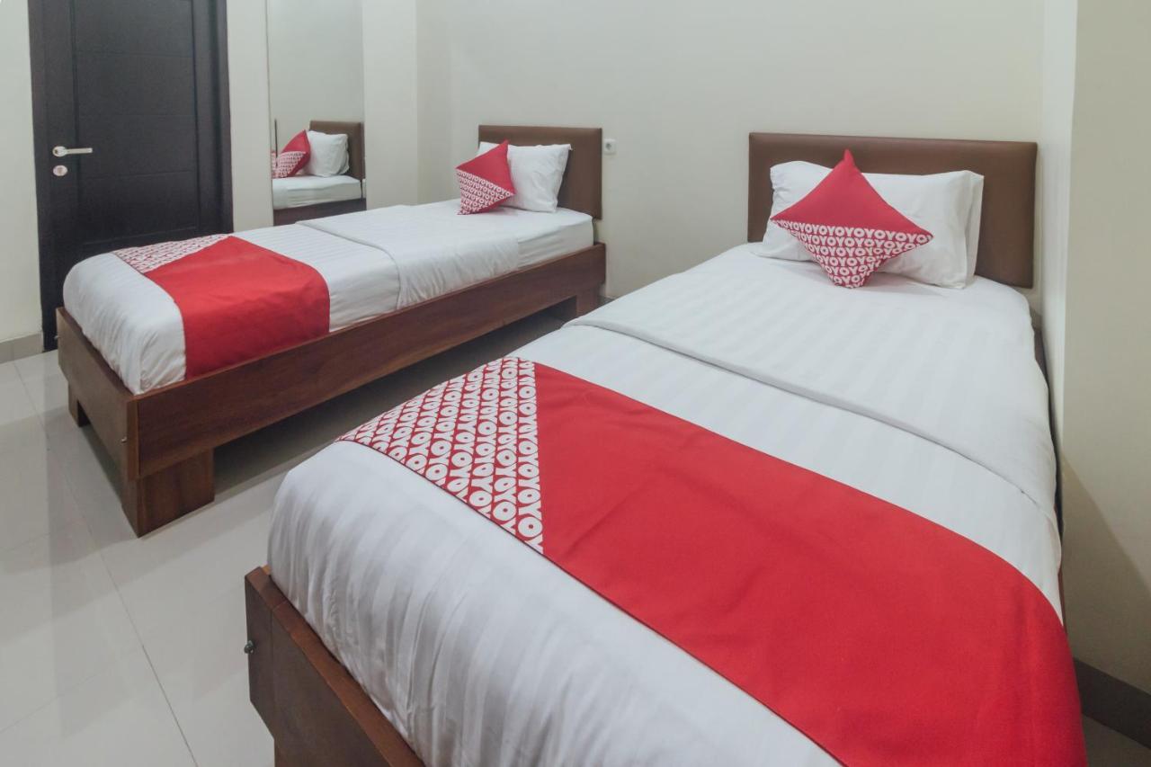 Clean & Comfort Homestay Амбон Екстериор снимка