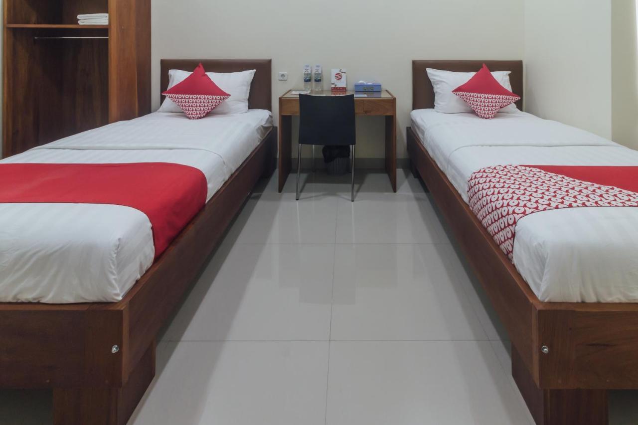 Clean & Comfort Homestay Амбон Екстериор снимка