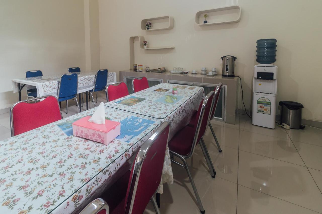 Clean & Comfort Homestay Амбон Екстериор снимка