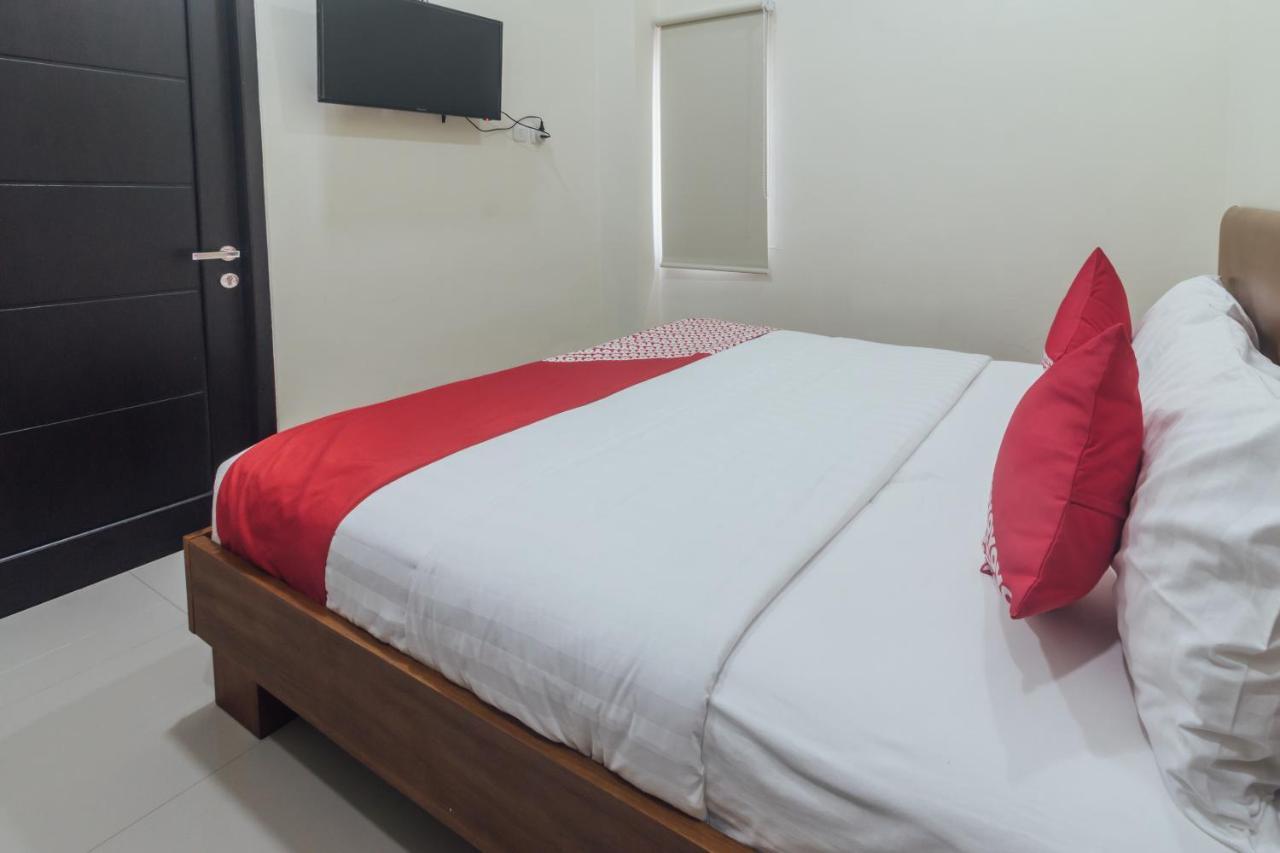 Clean & Comfort Homestay Амбон Екстериор снимка