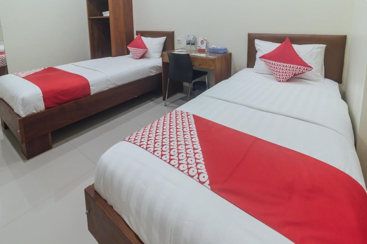 Clean & Comfort Homestay Амбон Екстериор снимка