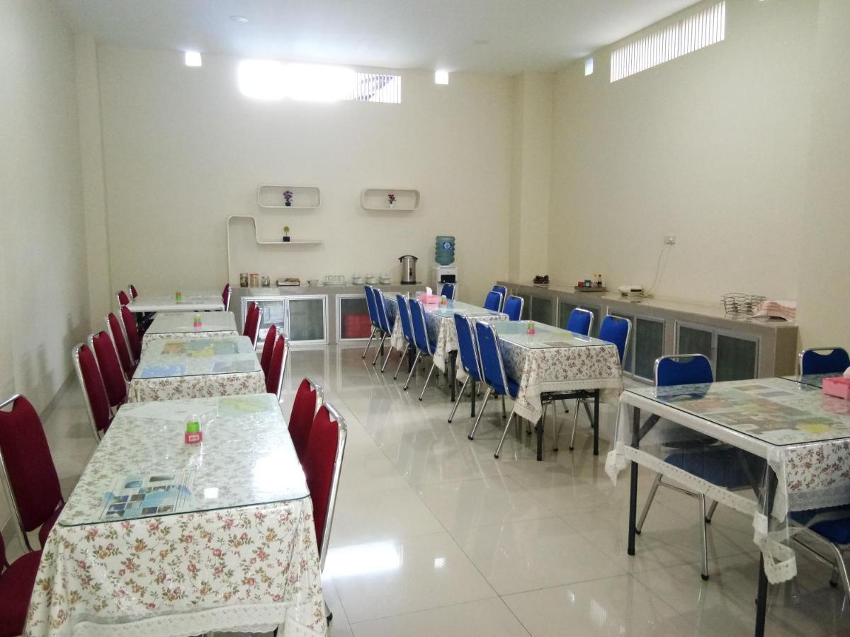 Clean & Comfort Homestay Амбон Екстериор снимка
