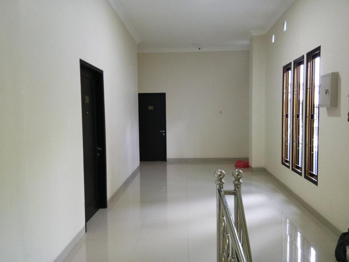 Clean & Comfort Homestay Амбон Екстериор снимка