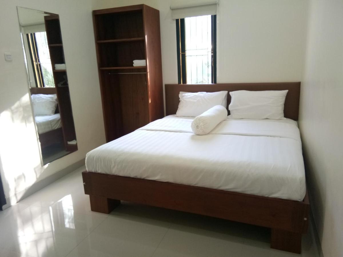 Clean & Comfort Homestay Амбон Екстериор снимка