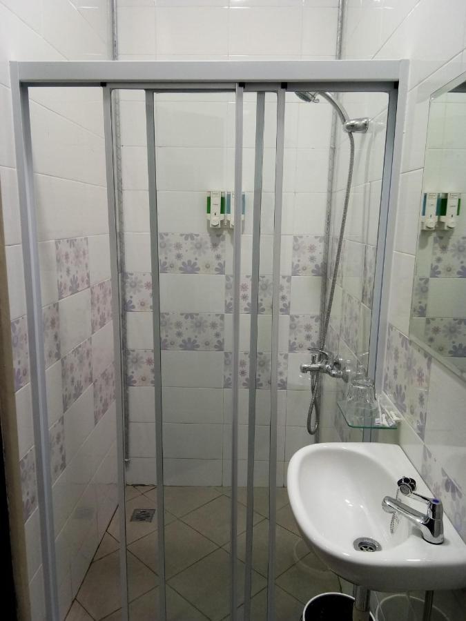 Clean & Comfort Homestay Амбон Екстериор снимка